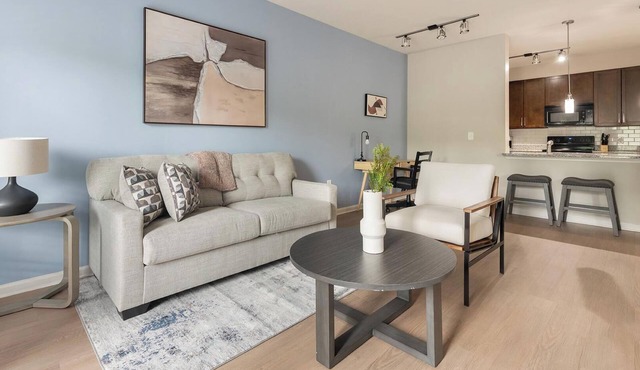 Landing | Chic 1BD, Pool, Gym
