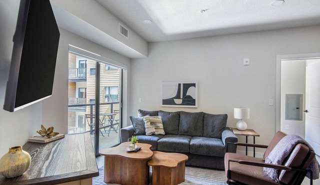 Landing | Chic 2BD, Courtyard, Pool