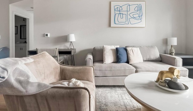 Landing | Incredible 2BD, Pool, Rooftop Lounge