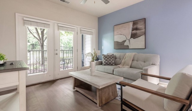 Landing | Stylish 1BD, Pool, Gym