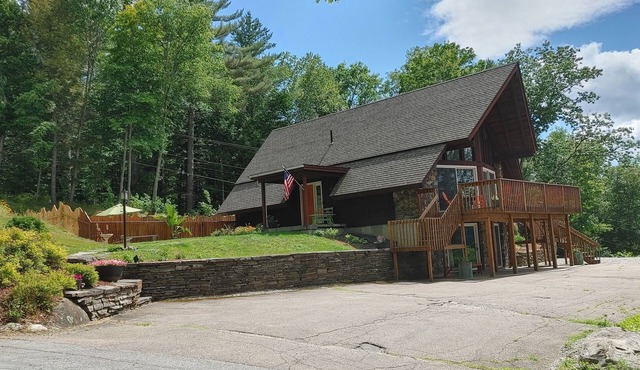 Large, Comfortable, Retro 1970s Hillside Chalet