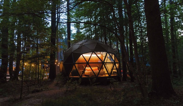 Large, luxurious geodesic dome - 04