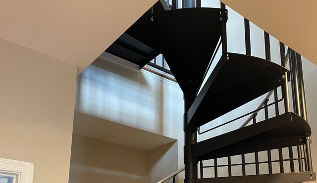 Large modern TH, private elevator, walk to Historic Frederick