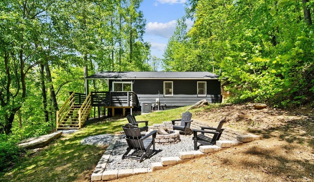 Little Creek Mountain Escape: Near Point Lookout Winery + Hot Tub + Fire Pit