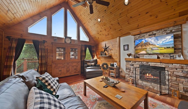 Little Heaven-one level! hot tub, multi games, pets allowed, Sugar Mountain