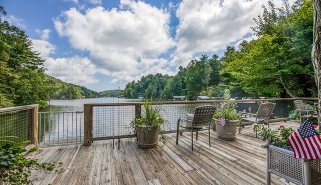 Live the lake life in a Cabin with a Boat House on Lake Summit