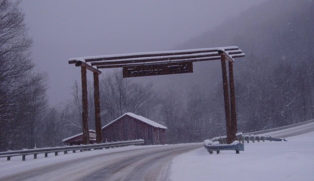 Located At Ballhooter Lift- Easy Access to the Mountain/Village