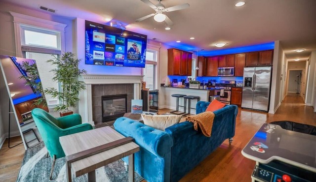 Long-Term Stays | 1 Garage Parking | Private Balcony