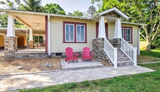 Lovely Cottage w/Sauna & Fire Pit Near Asheville!