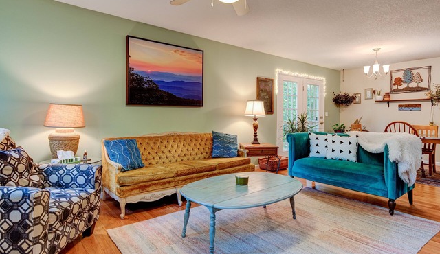 Lovely Home near the river and 5 mins to downtown AVL.