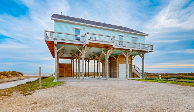 Lovely panoramic ocean-view home with direct beach access & wraparound deck