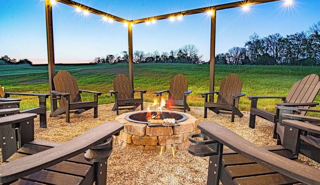 LUX Farmhouse on Bourbon Trail! Hot tub, Game Room, Firepit, Private, 5-Acres