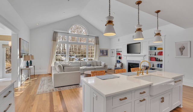 Luxurious 5-bedroom house in Mystic - 7 min to downtown - 20 min to RI beaches