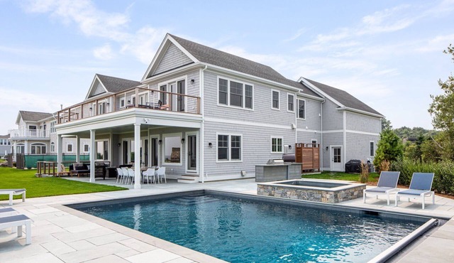 Luxurious Ocean Front Rental with Pool