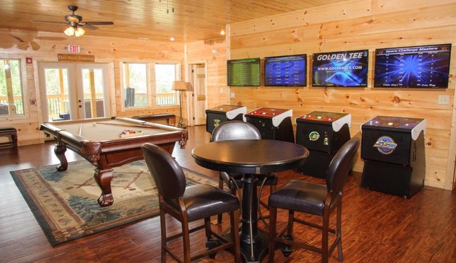Luxury 14BR Haven: Views Games Hot Tubs More