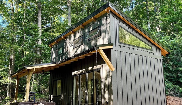 Luxury Tiny House, hot tub, views, close to Asheville & Black Mt.