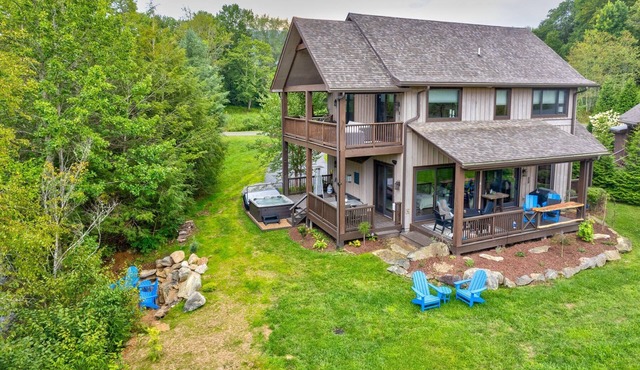 Maynard Rocks IV at Elk Creek - Hot tub, creekside setting, firepit