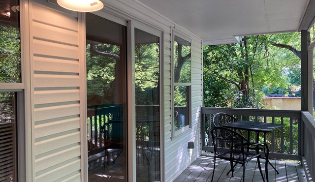 Mid-Century Modern, West Mountain Apartment, 1 minute to Downtown