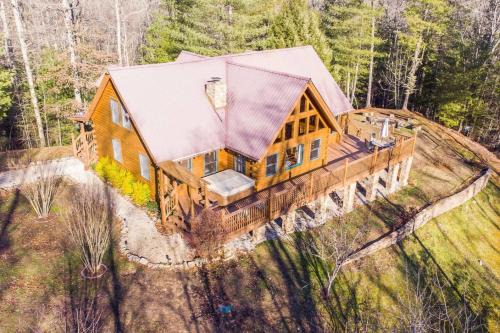 Mill Creek Point- Hot Tub, Covered Deck, 45 Acres