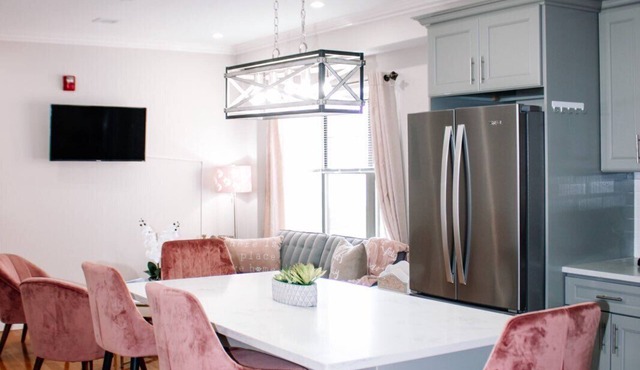Modern 2/Bed 2/Bath Condo near Boston # W/Parking