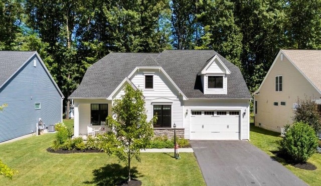 Modern 5BR Luxury Home with Lake & Indoor Pool Access