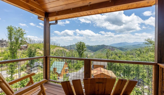 Modern Cabin,Epic View:5 mi to GSMP+2 mi to Gburg+Kids' Loft