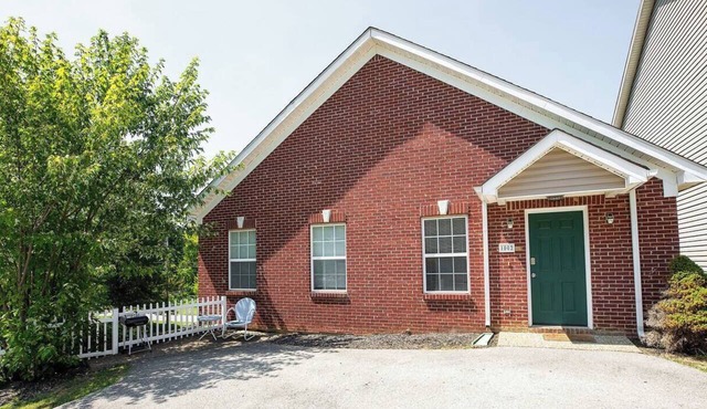 Modern Shelbyville Apartment: King Bed, Near Bourbon Trail & Guist Lake