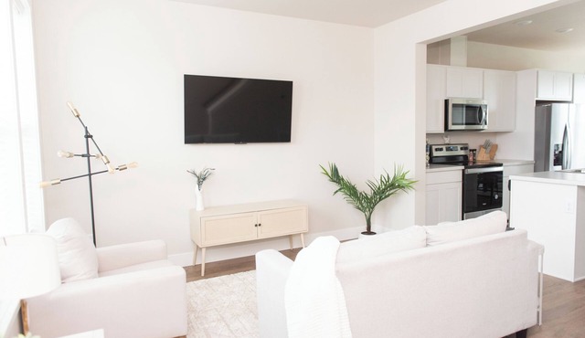 Modern townhome minutes from Billings' best shopping, family friendly community!