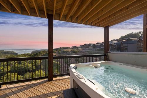 Moonstone Lodge Lake Views Sleeps 28 GolfSim Pup Friendly