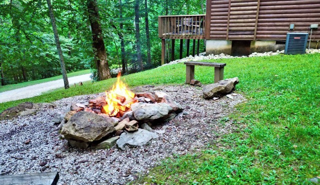 Mountain Spirit - Hot Tub - WiFi - RRG - Fire Pit - Located just 10 Min From Slade