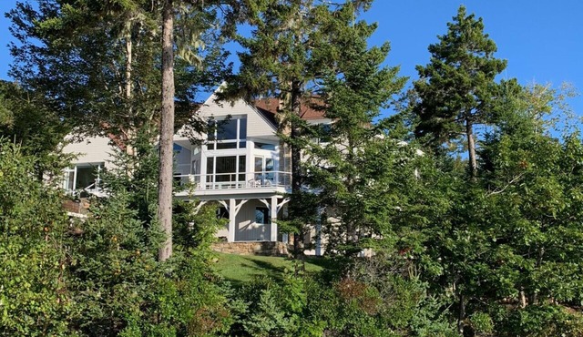 Nell`s Watch - Luxurious Oceanfront by Rocky Coast Rentals