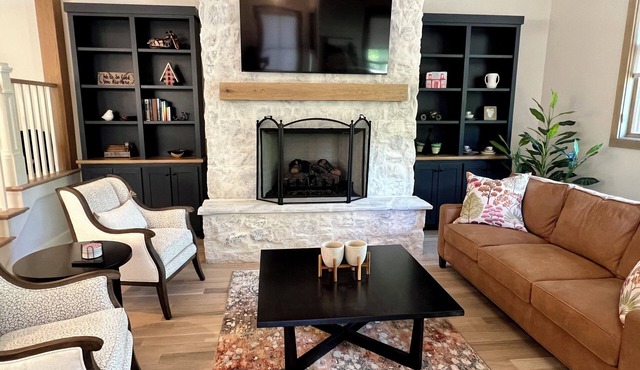 NEW Home in Cheshire Village - Stunning Mountain Views - 3BR 4BA - EV Charger