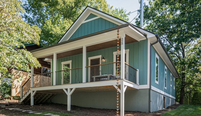 New hot tub! Luxury Black Mountain Bungalow