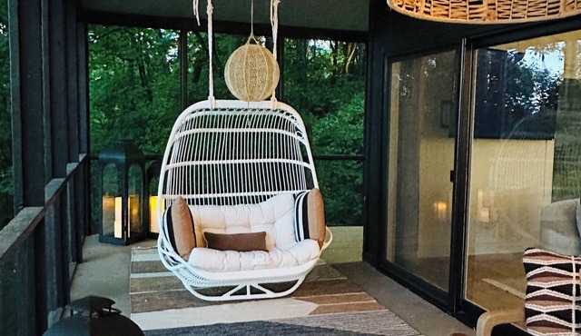 NEW! Luxe Riverfront Treehouse - Epic Views on 2.5 Acres