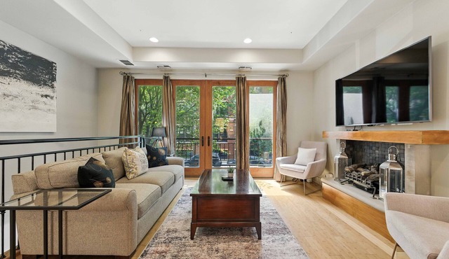 NEW! Spacious 3-Bed West Loop Townhouse, 1 Car Garage by AllSet Turnover