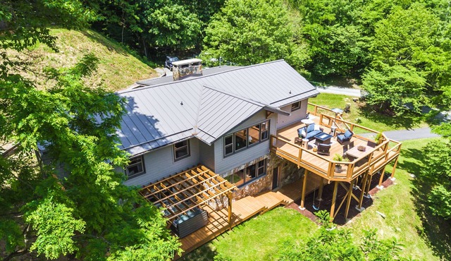Newly listed home in Banner Elk with views of Grandfather Mountain