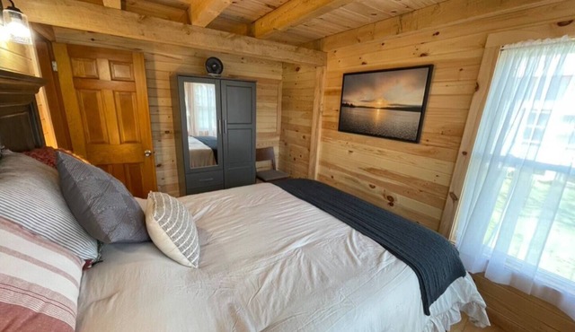 Newly Remodeled Waterfront Cabin