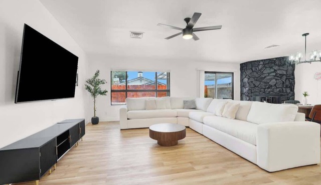 Newly Renovated 3BR w/Arcade Machine + Parking