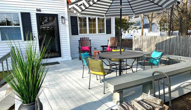 North Conway Adventure Hub! Walk to Shops & Dining. All New! Deck, Grill, Lawn