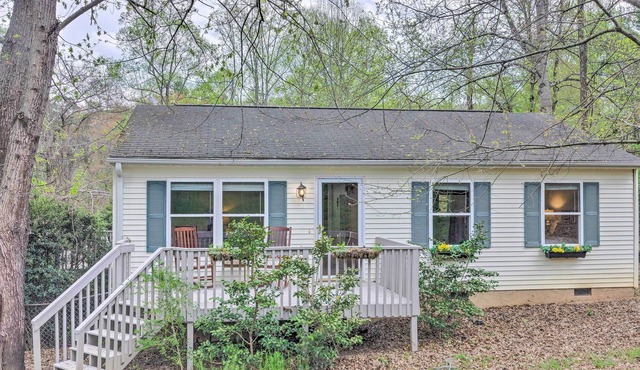 ‘Oakley Cottage’ - 4 Mi to Blue Ridge Parkway!