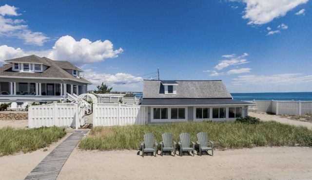 Oceanfront Cottage with Private Beach and Courtyard. Outside Bar & Fire Table.