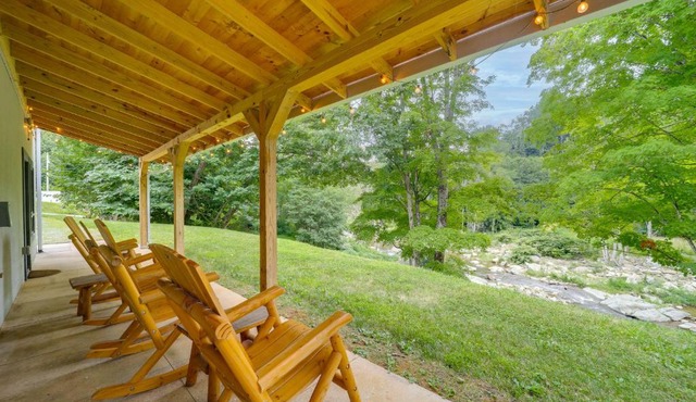 Outdoor Kitchen! 'The Hobbit House' on Elk River