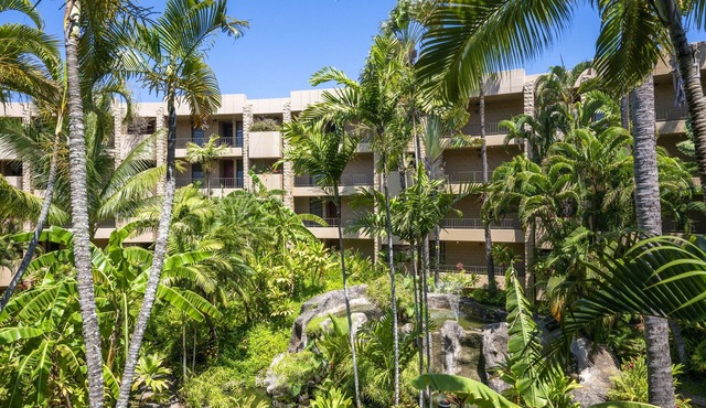 Paki Maui #318 1 Bedroom Condo by RedAwning