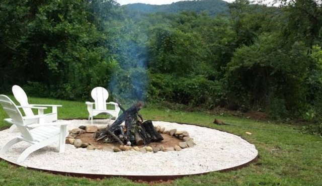 Peaceful Mountain Valley Cabin Located Between Asheville And Black Mountain.