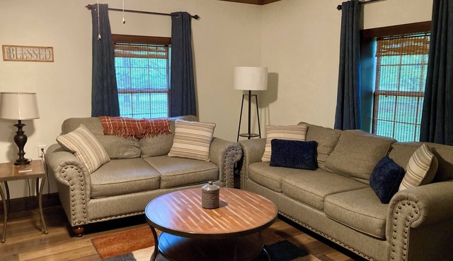 Pecan Hill - Charming 3-bedroom farmhouse in peaceful Mathiston