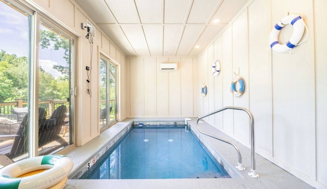 *Pet-friendly 3BD+LOFT w/POOL! Hot Tub + Near Lake!*