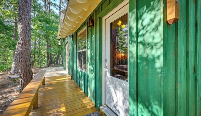 Pet-friendly Eureka Springs Rental w/Private Deck