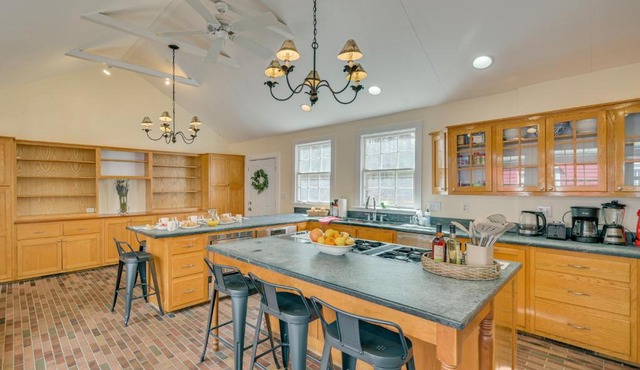 Pet-Friendly Yard: Boston Area Home Near Gillette