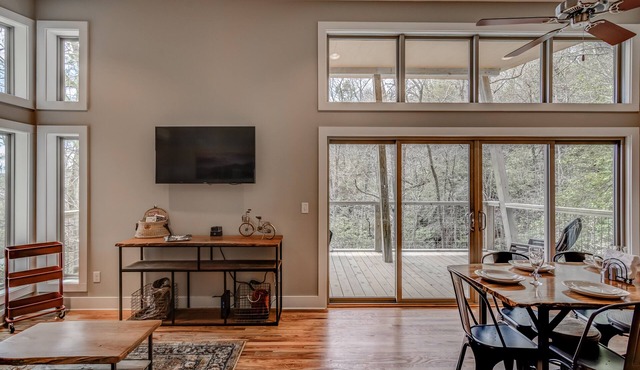 PILOT COVE 2 BR Cabin - Modern Luxury w/Nature!