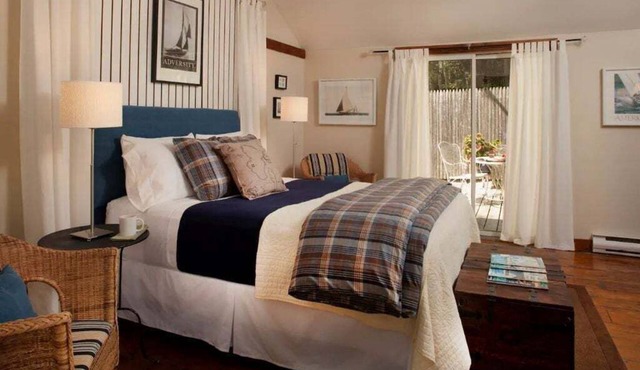 Plan Your Escape to the Cottage! Minutes to Mystic, Connecticut. This pet-friendly retreat has a private fenced-in rear garden patio. Your stay includes organic breakfast, firepit, hammock, and onsite hiking trails. Up to 2 well-behaved pets welcome!